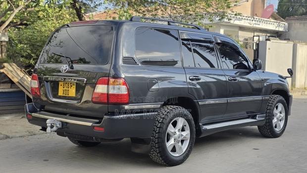 Toyota Land Cruiser 100 4.7 V8 Executive 2005 Gray