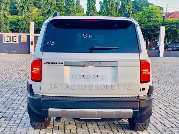 Toyota Land Cruiser Prado 2024 White