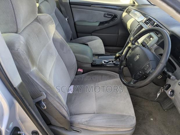 Toyota Crown Royale 2005 Silver