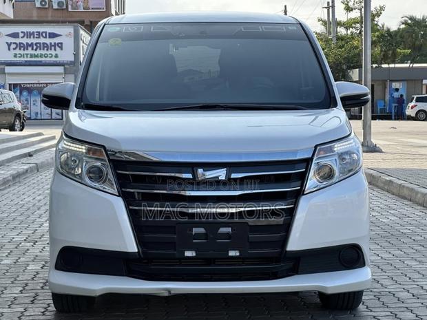 Toyota Noah 2016 White