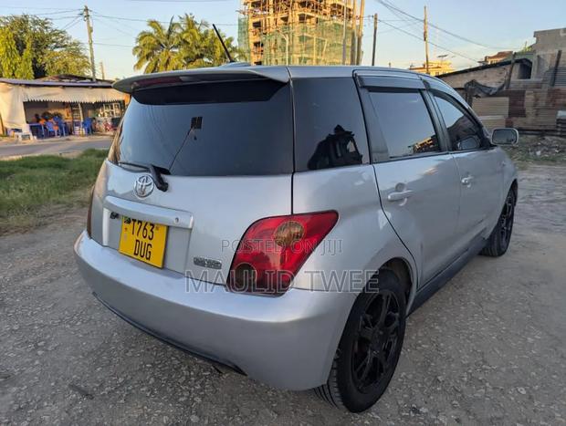 Toyota IST 2004 Silver
