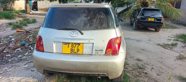 Toyota IST 2001 Beige