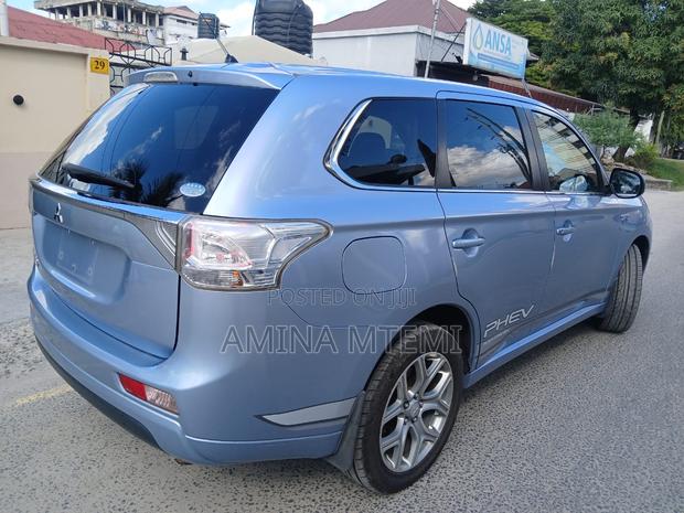Mitsubishi Outlander 2.4 PHEV AWD 2013 Blue