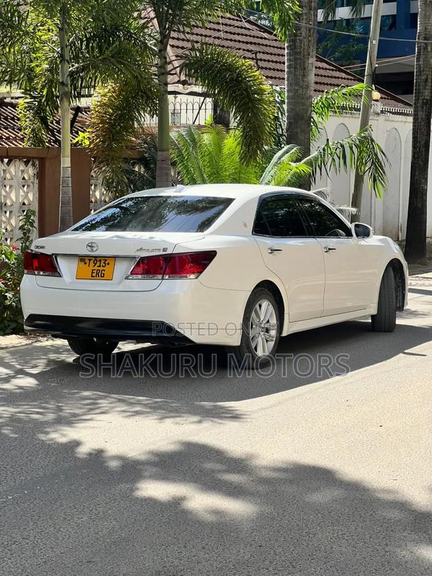 Toyota Crown 2015 White