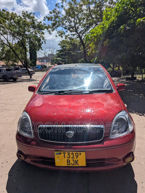 Toyota Vitz 2004 Red