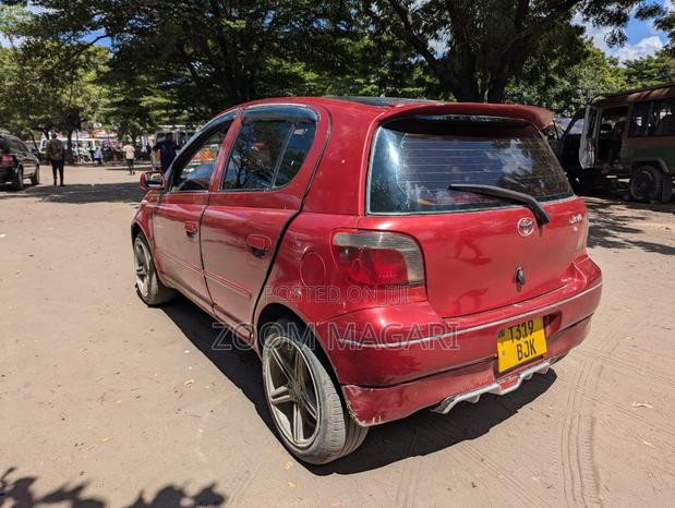 Toyota Vitz 2004 Red