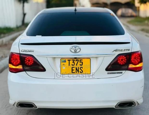 Toyota Crown 2010 White