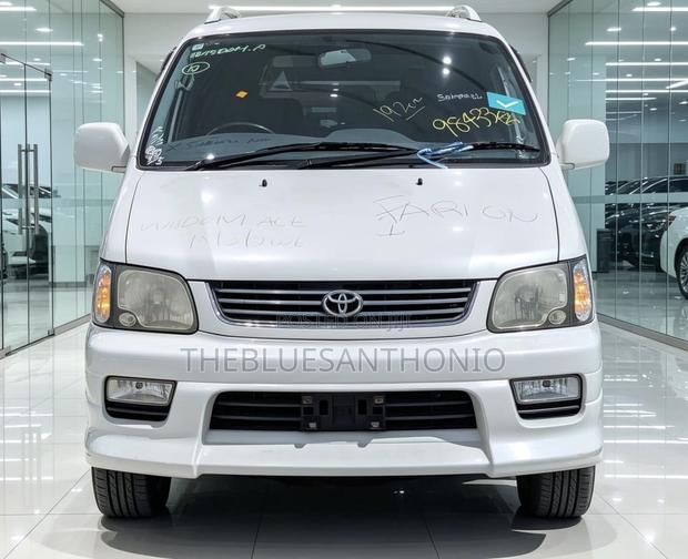 Toyota Noah 2001 White