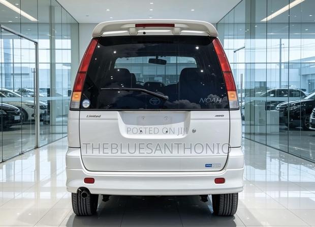 Toyota Noah 2001 White