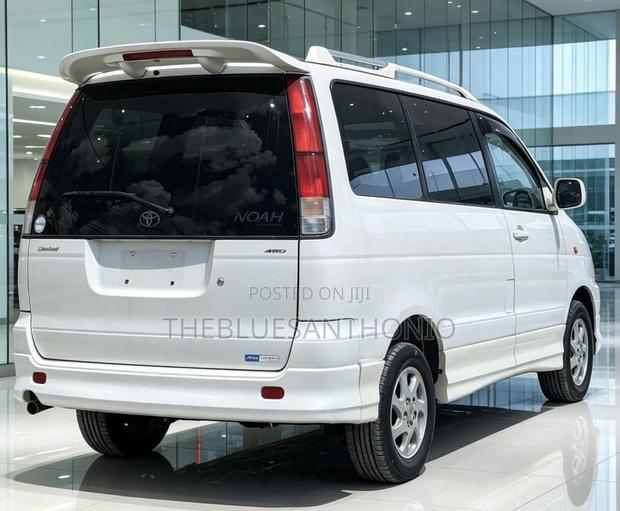 Toyota Noah 2001 White