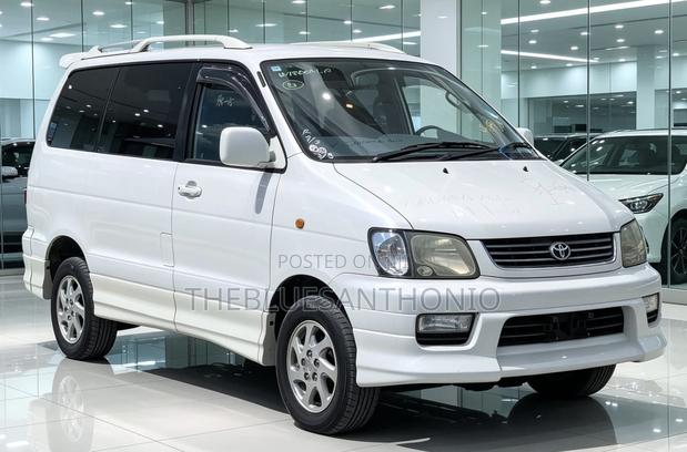 Toyota Noah 2001 White