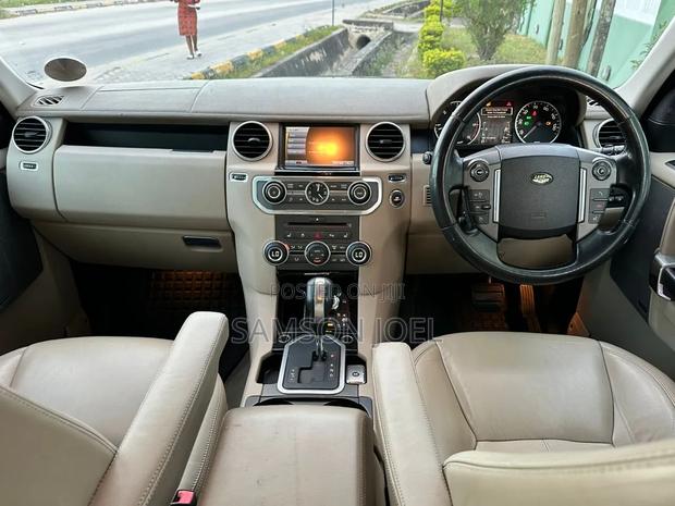 Land Rover Discovery 2011 Black