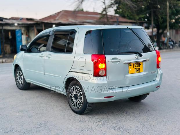 Toyota Raum 2007 Silver