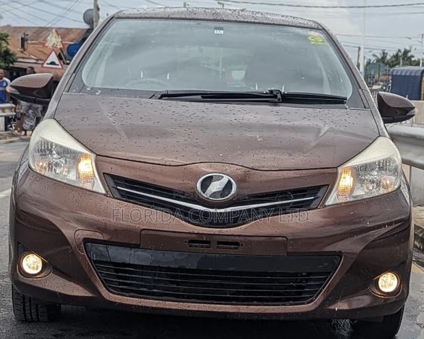 Toyota Vitz 2012 Burgundy