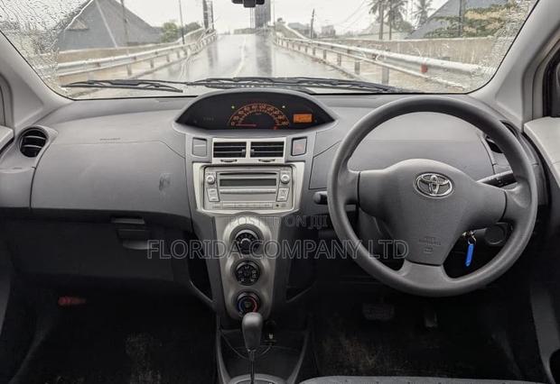 Toyota Vitz 2010 Black