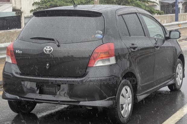 Toyota Vitz 2010 Black