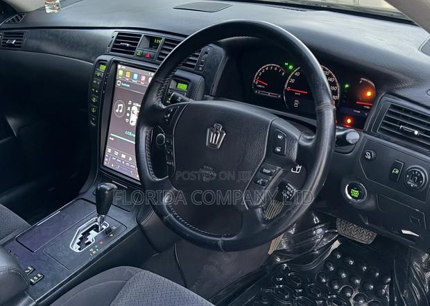 Toyota Crown Royale 2005
