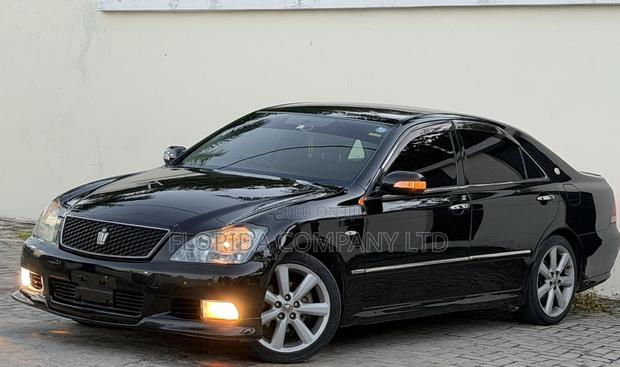Toyota Crown Royale 2005