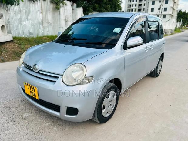 Toyota Sienta 2008 Silver