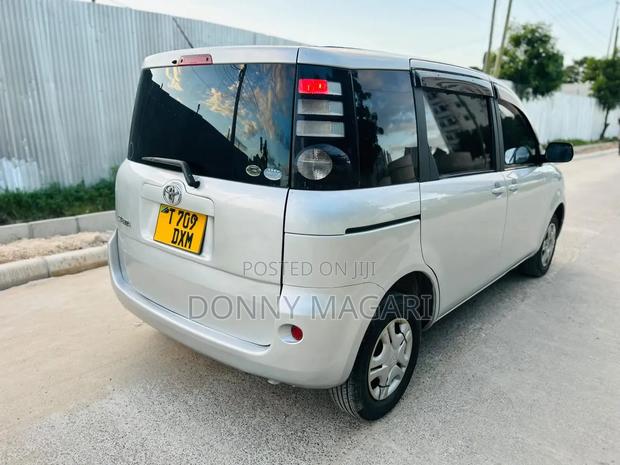 Toyota Sienta 2008 Silver