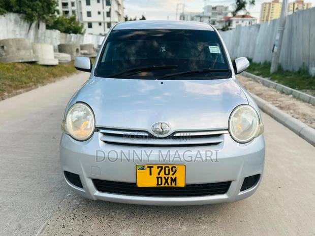 Toyota Sienta 2008 Silver