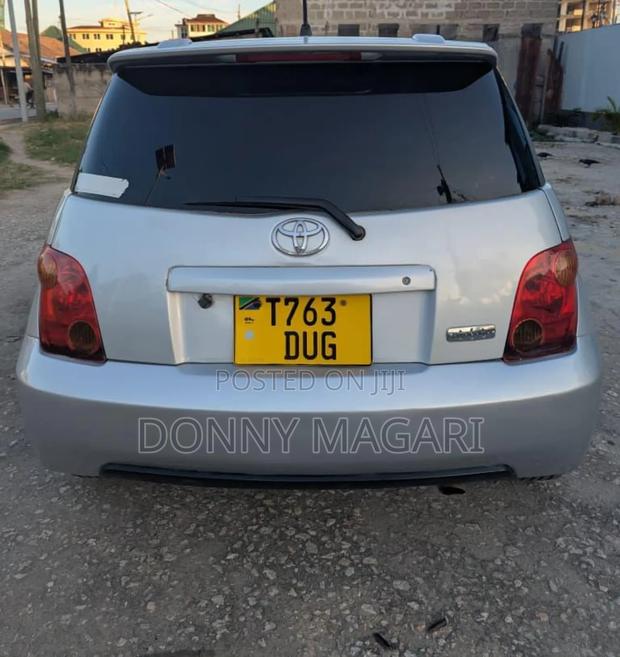 Toyota IST 2004 Silver