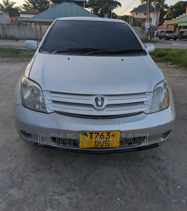Toyota IST 2004 Silver