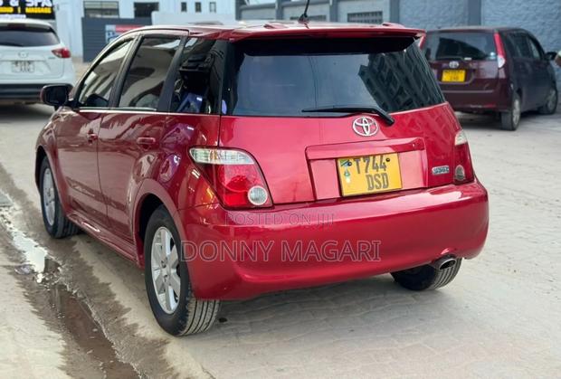 Toyota IST 2006 Red