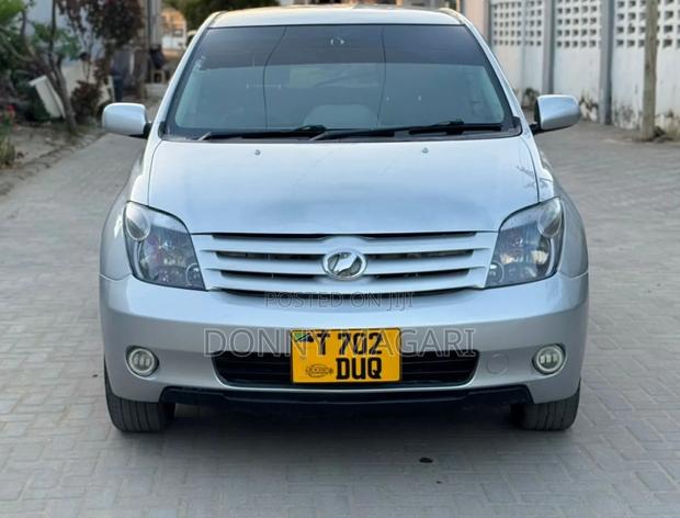 Toyota IST 2005 Silver
