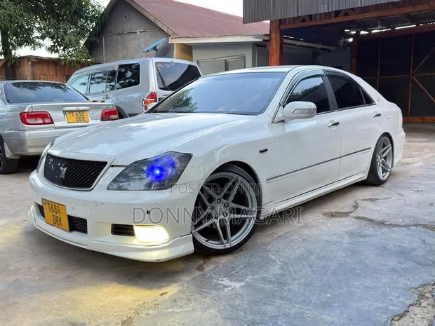 Toyota Crown 2006 White