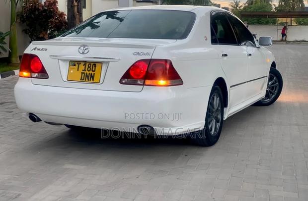 Toyota Crown 2006 White
