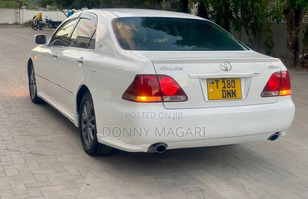 Toyota Crown 2006 White