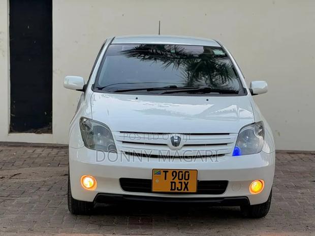 Toyota IST 2004 White