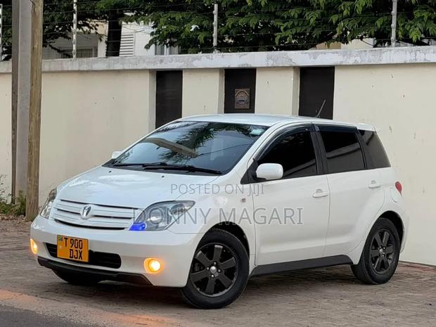 Toyota IST 2004 White
