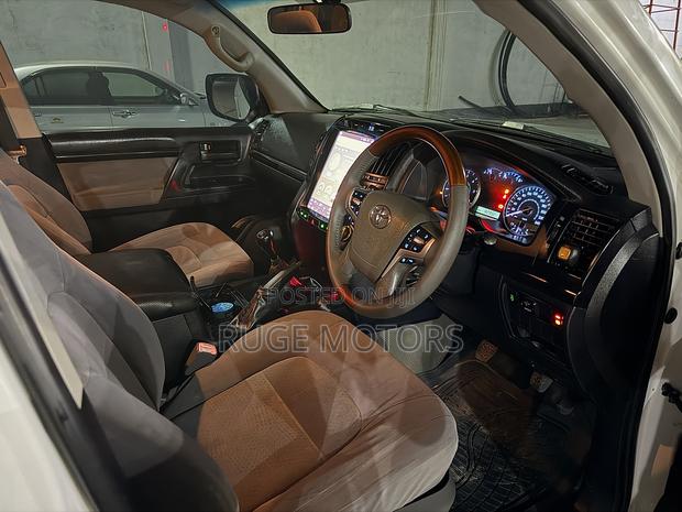 Toyota Land Cruiser 2009 White