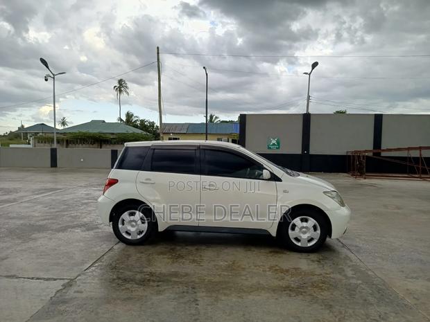 Toyota IST 2004 Pearl