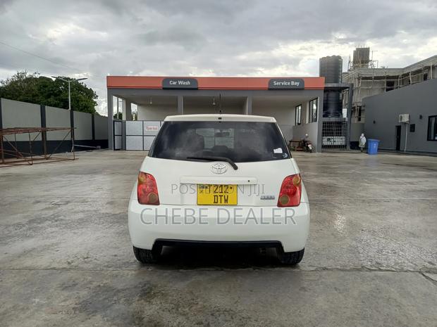 Toyota IST 2004 Pearl