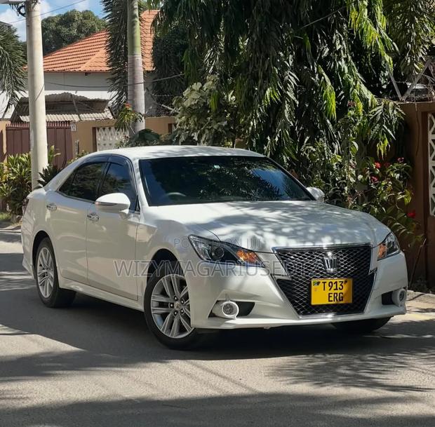 Toyota Crown 2014 Pearl