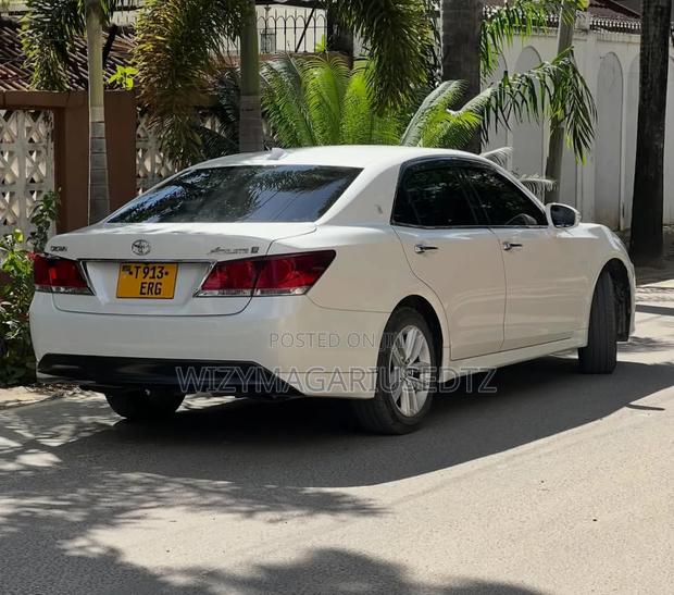 Toyota Crown 2014 Pearl