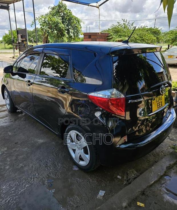 Toyota Ractis 2011 Black
