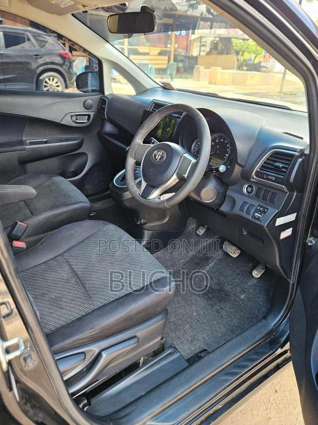 Toyota Ractis 2011 Black