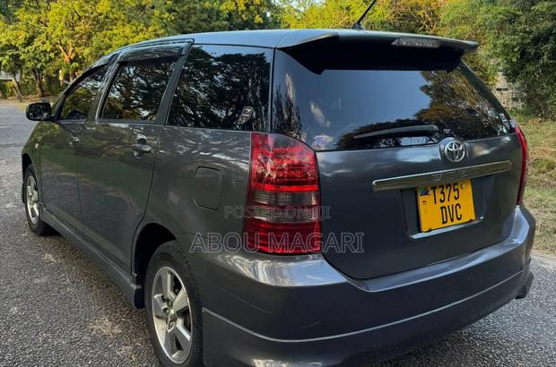 Toyota Wish 2005 Gray