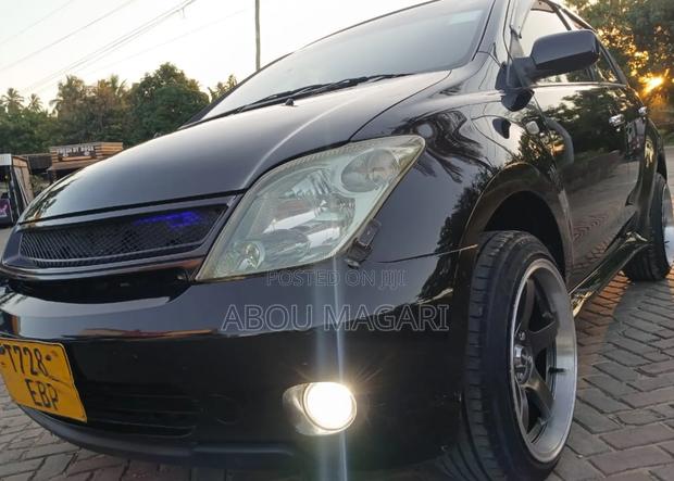 Toyota IST 2003 Black