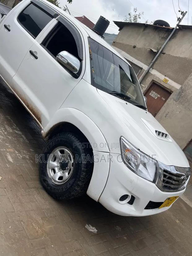 Toyota Hilux 2008 White