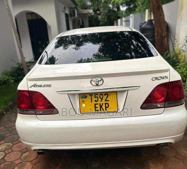 Toyota Crown 2006 White