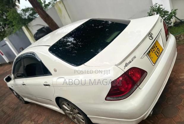 Toyota Crown 2006 White
