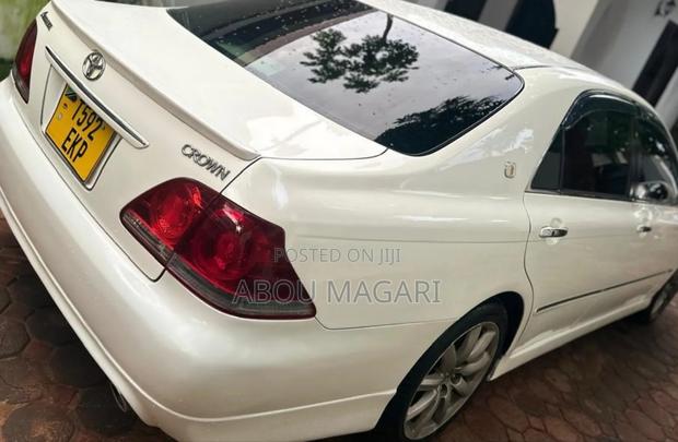 Toyota Crown 2006 White