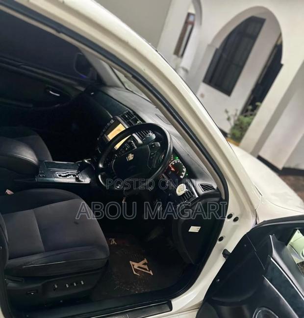 Toyota Crown 2006 White