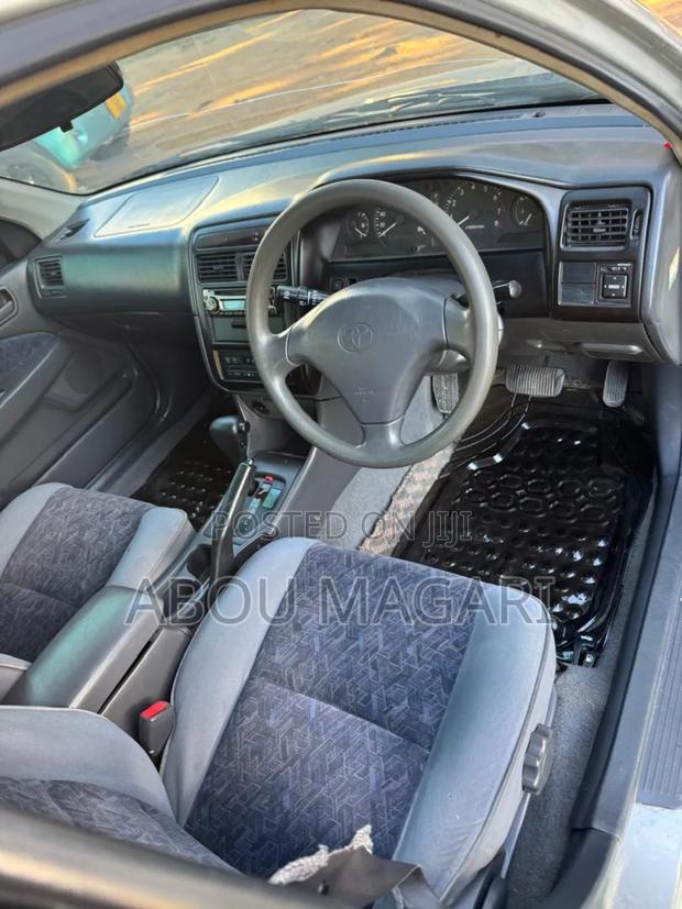Toyota Carina 1.8 FWD Sedan 2001 Silver