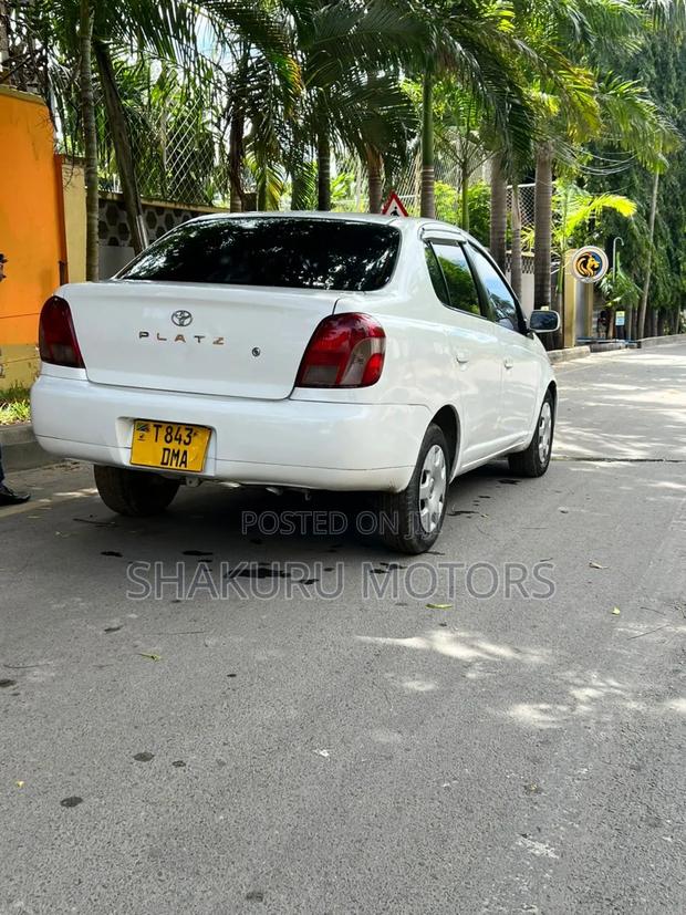 Toyota Platz 2002 White